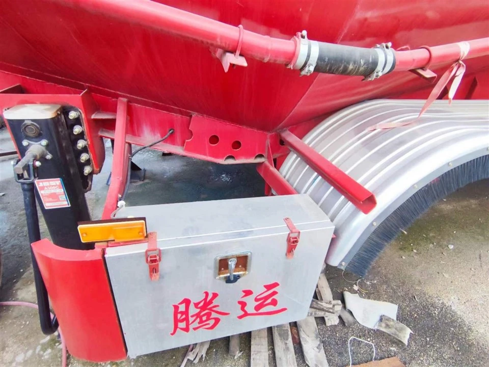 Dust Material Transport Vehicle