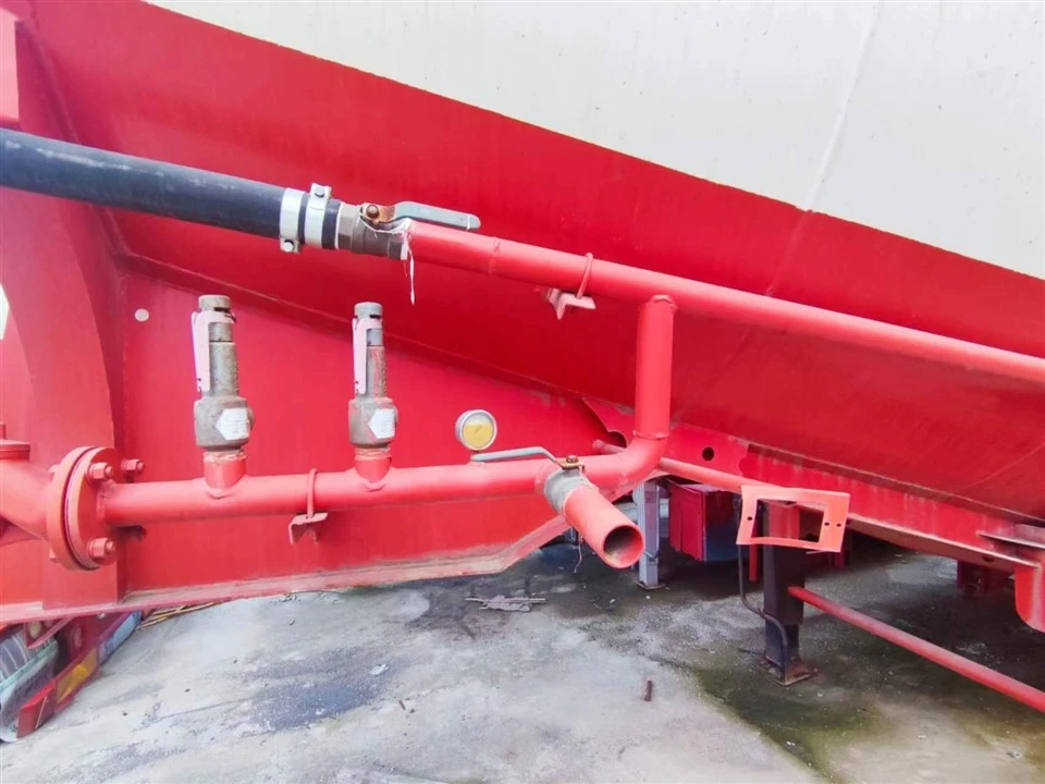Dust Material Transport Vehicle
